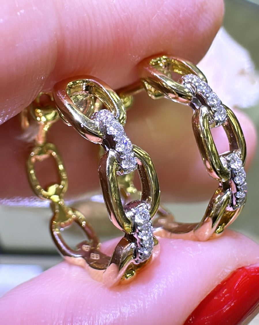 0.10ct tw Diamond & Gold Link Oval Hoop Earrings