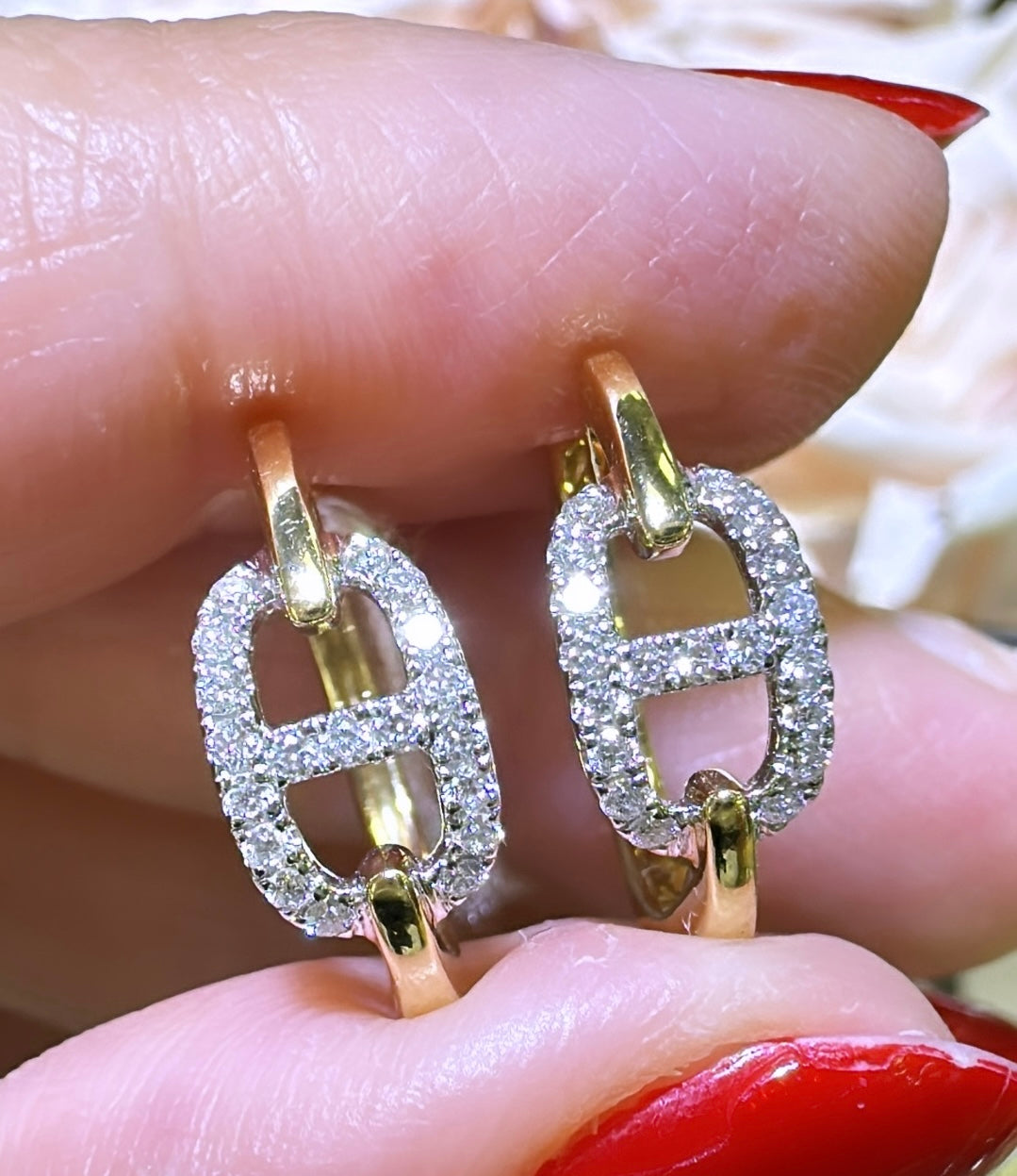 0.23ct tw Diamond and Gold Link Oval Hoop Earrings