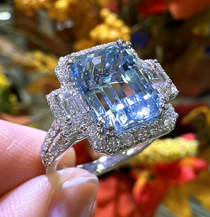 4.91carat Aquamarine & Diamond Cocktail Ring