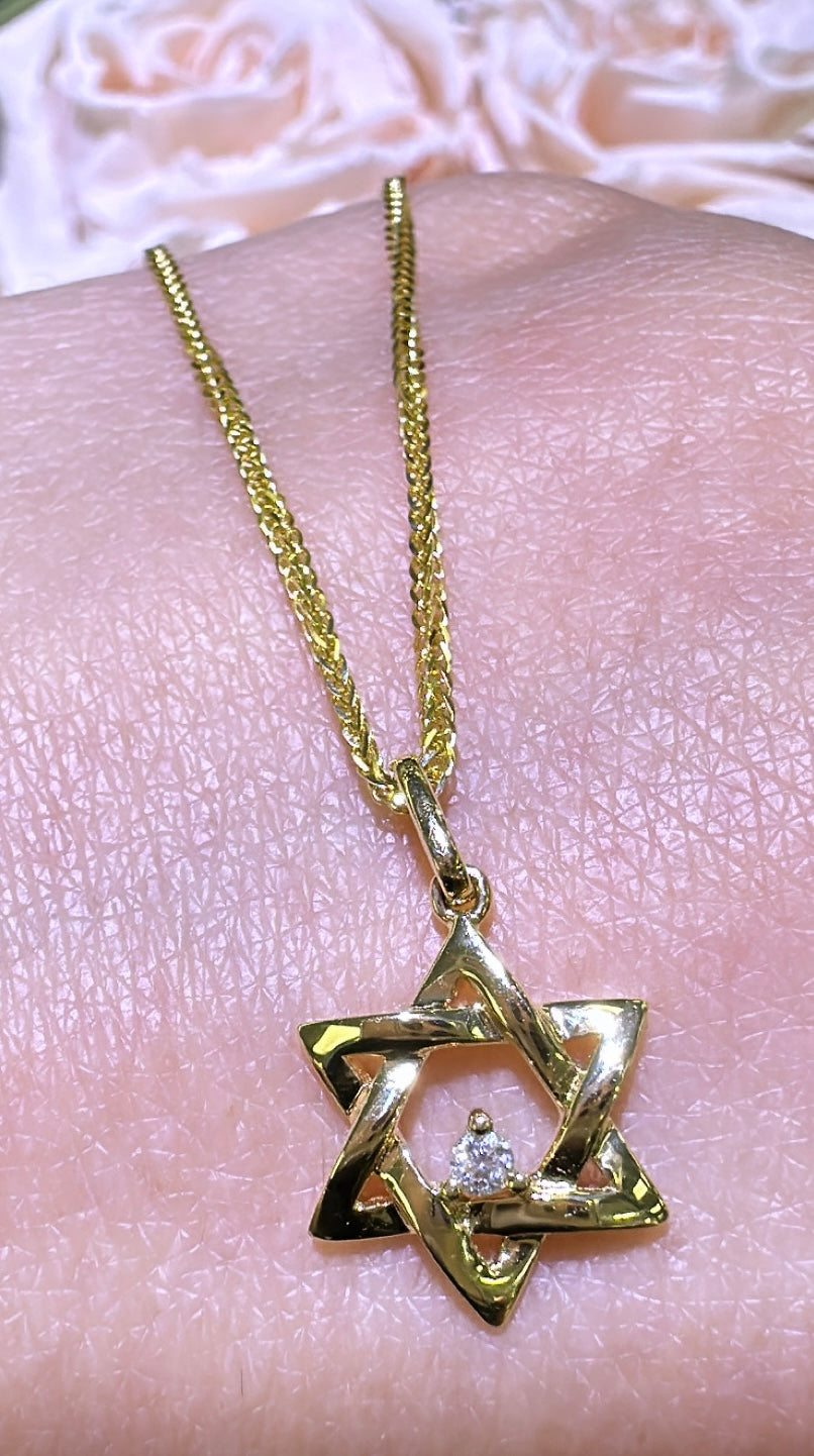 0.03ct tw Diamond and Gold Star Of David Pendant Necklace