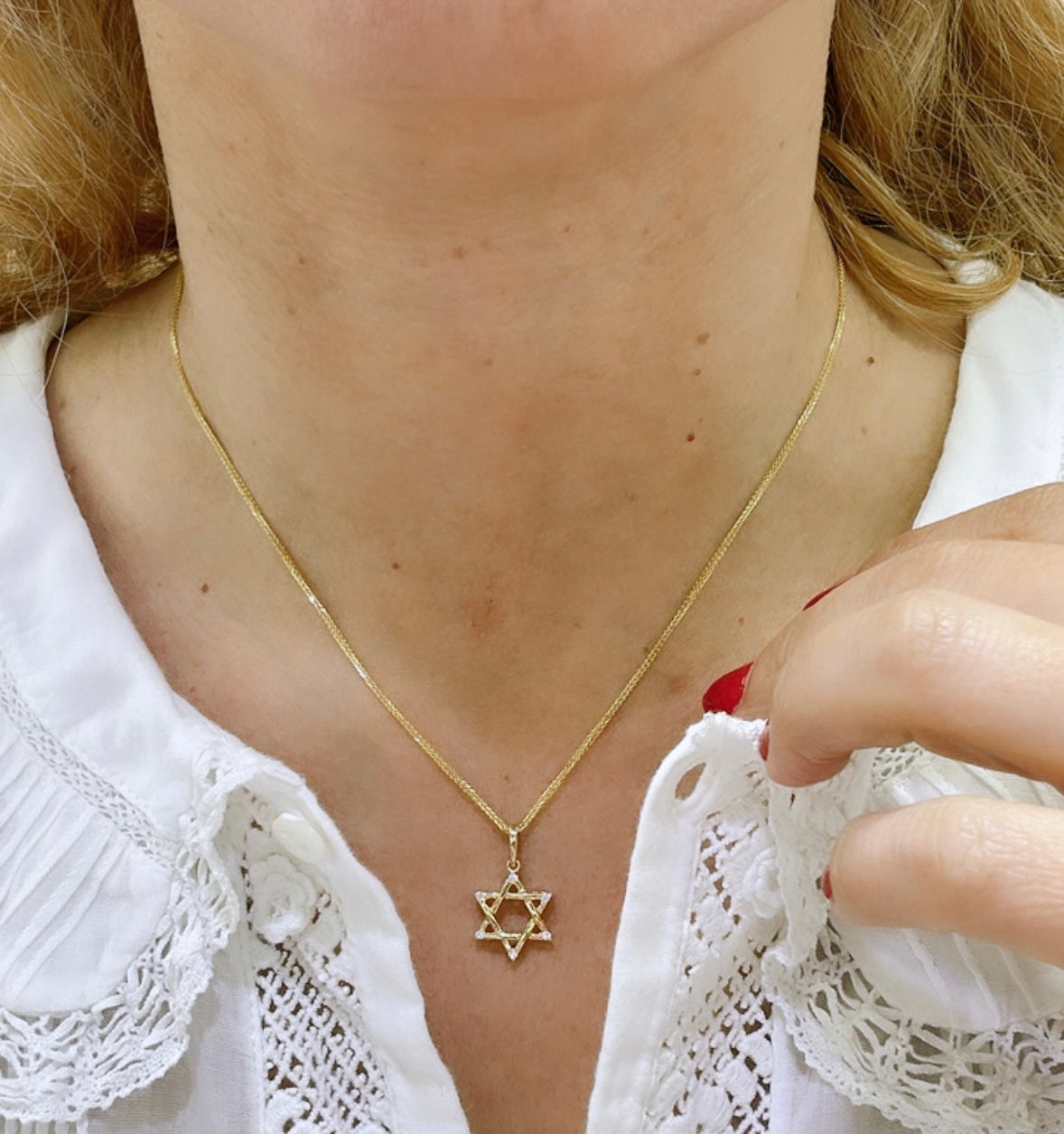 0.07ct tw Diamond and Gold Star Of David Pendant Necklace