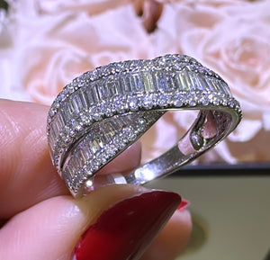 1.37ct tw Diamond Baguette and Round cut Criss Cross Ring