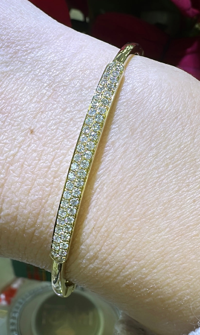 0.70ct tw Diamond Pave Set Diamond Bangle Bracelet