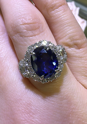 Ladies Statement 8.00carat Oval Cut Blue Sapphire & Diamond Ring