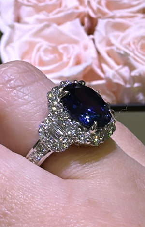 Ladies Statement 8.00carat Oval Cut Blue Sapphire & Diamond Ring