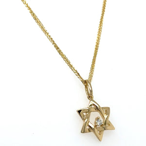 0.03ct tw Diamond and Gold Star Of David Pendant Necklace