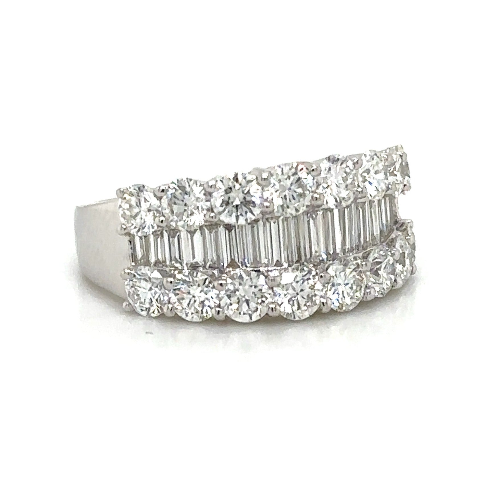 2.86ct tw Baguette and Round Cut Diamond Ring