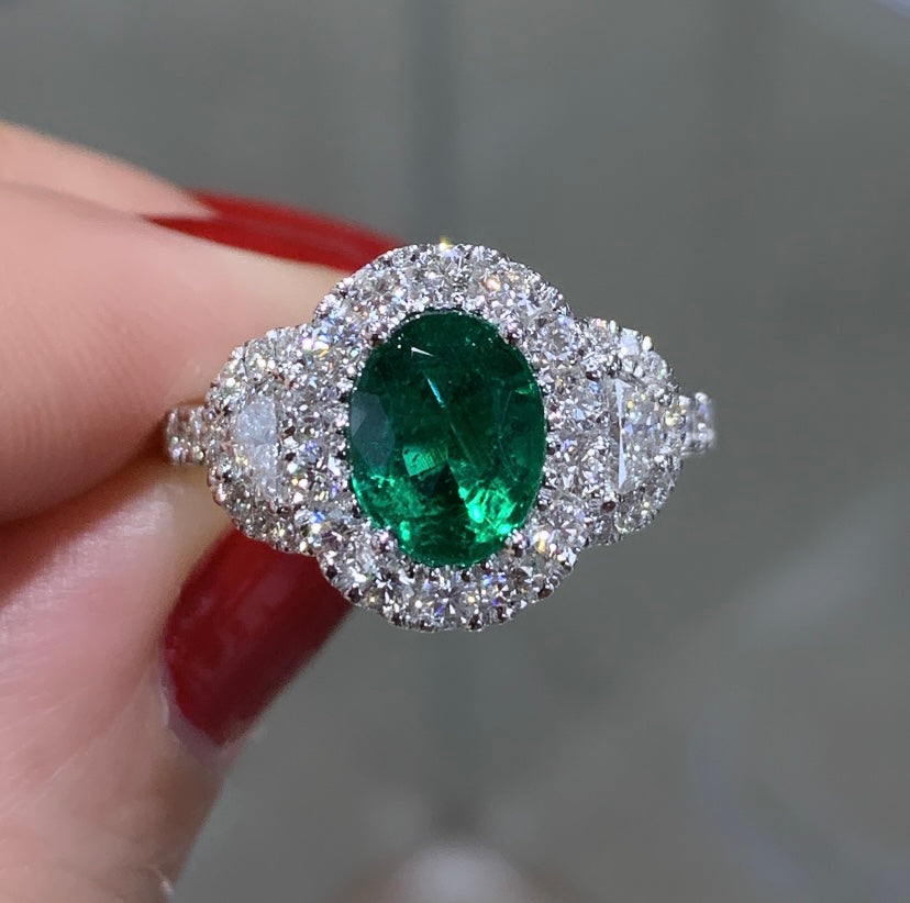 Ladies Statement 1.56ct Oval Cut Emerald & Diamond Ring